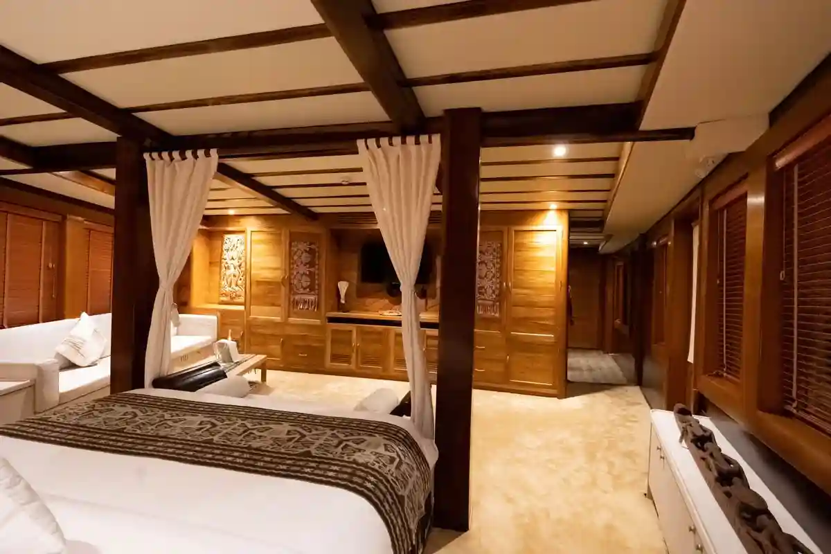 Twin Cabin