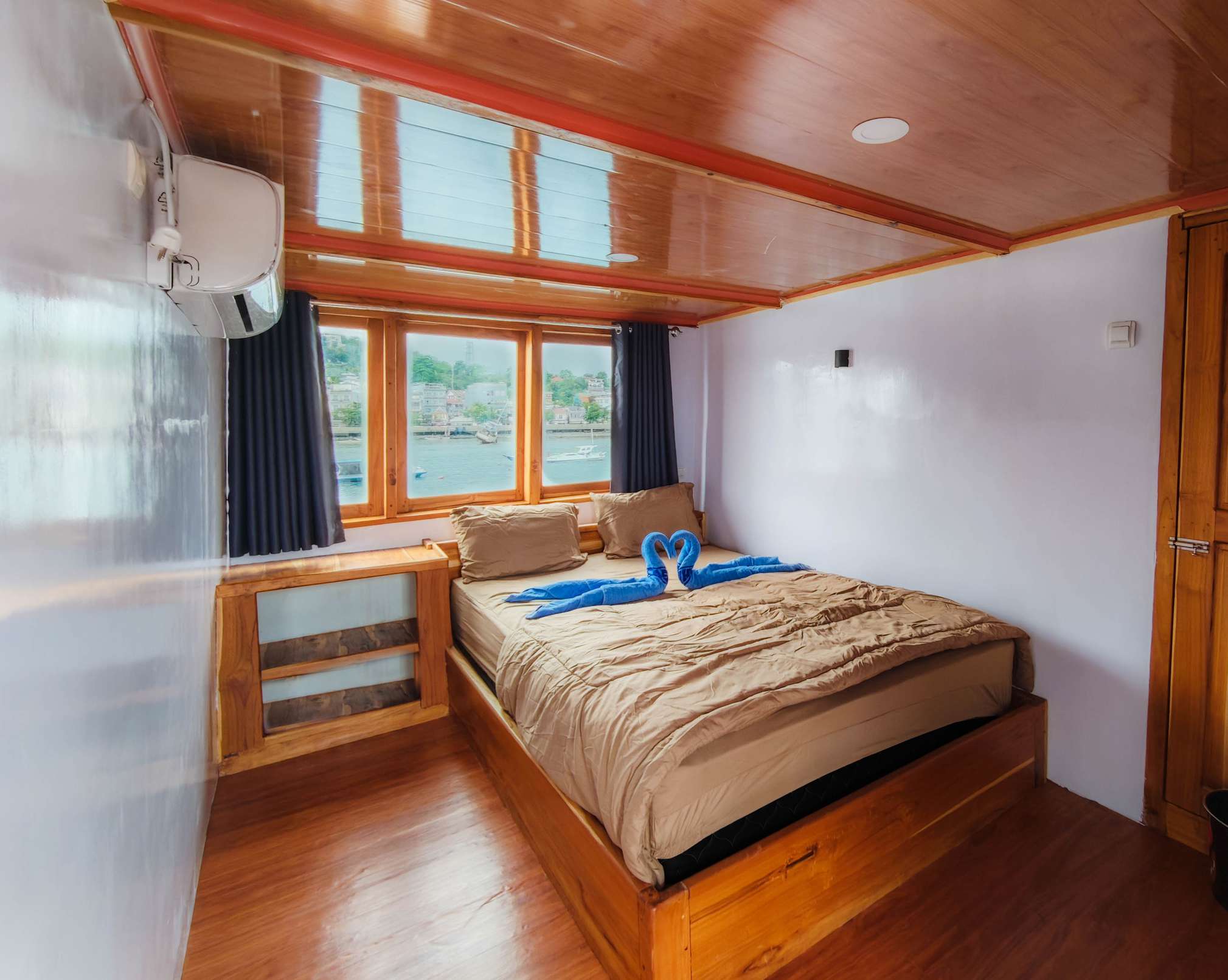Deluxe Room 1