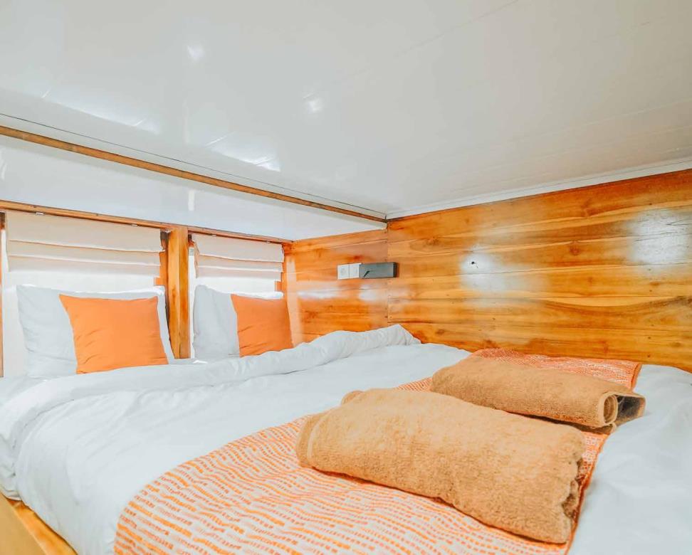Sharing Cabin Room